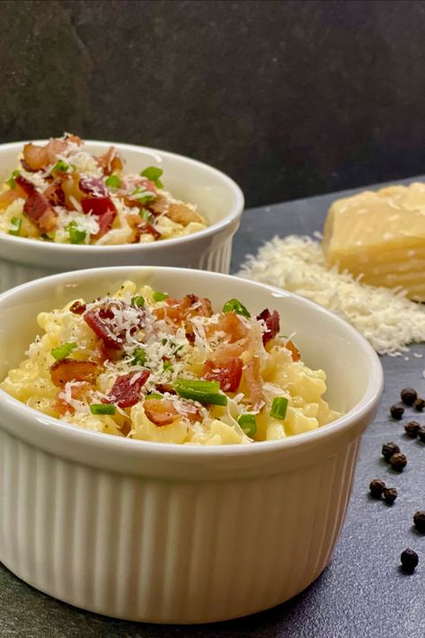 This low FODMAP risotto “a la carbonara” (what better combo than bacon, eggs, and parmesan cheese?) is right up there with my favorite comfort foods. It’s quick to make and the result is creamy, flavorful, and oh so comforting. I love scrambling the leftovers with a couple of eggs for breakfast or lunch the next day! #lowfodmapdiet #fodmap #lowfodmap #ibs #ibsdiet #ibsgamechanger #fodmapfriendly #risotto Low Fodmap Bacon Recipes, Fodmap Risotto, Bacon Risotto, Fodmap Recipes Dinner, Low Fodmap Recipes Dinner, Low Fodmap Diet Recipes, Eggs For Breakfast, Fodmap Diet Recipes, Lactose Free Recipes