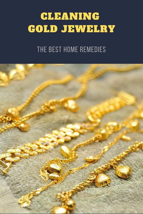 With the right home remedies you can easily clean your gold jewelry and make it shine again quickly - promised! #cleaninjewelry #cleaninggoldjewelry Jewelry Cleaner Diy Gold, How Can I Clean My Silver Jewelry, How To Clean Jewellery At Home, Homemade Jewelry Cleaner For Gold, Clean Gold Jewelry Diy, Best Way To Clean Jewelry At Home, Cleaning Gold Jewelry At Home, Cleaning Gold Jewelry Diy, How To Clean Gold Jewelry