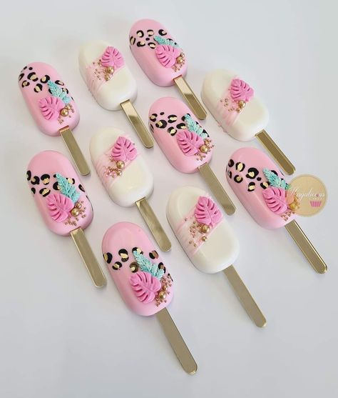 Pink Safari Treats, Pink Safari Cake Pops, Jungle Cake Pops, Paleta Magnum, Safari Baby Girl, Pop Cupcakes, Party Cupcakes, Birthday Cake Pops, Jungle Cake