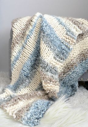 Knitted Throw Patterns, Knit Throw Blanket Pattern, Easy Blanket Knitting Patterns, Easy Knit Blanket, Large Knitting Needles, Throw Blanket Pattern, Crochet Handbag, Clothes Crochet, Aesthetic Crochet