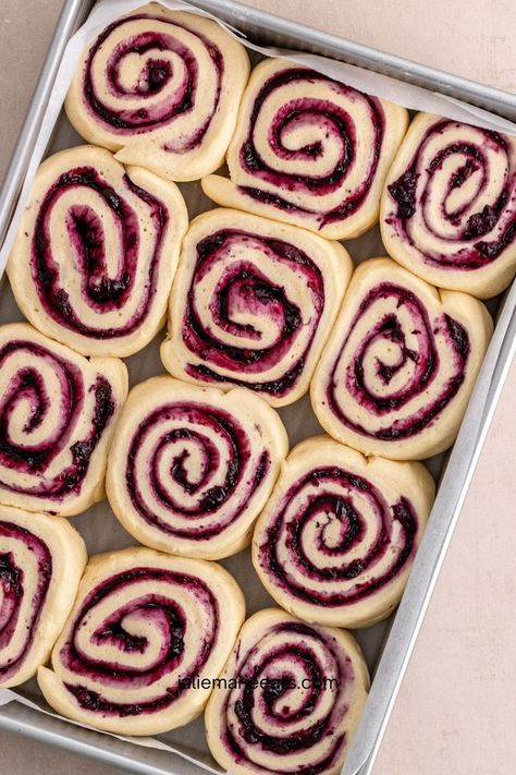 Blueberry Cinnamon Rolls Easy, Jam Cinnamon Rolls, Huckleberry Rolls, Blueberry Cheesecake Buns, Flavoured Cinnamon Rolls, Blueberry Rolls Recipe, Huckleberry Cinnamon Rolls, Fruit Filled Cinnamon Rolls, Jelly Cinnamon Rolls