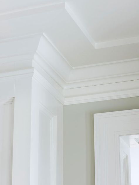 Use the flat 1 x 4 around room on ceiling, them molding to give depth, and maybe transition between rooms Budget Remodel, Style Deco, Crown Molding, The Ceiling, Interior Trim, Diy Home Improvement, Home Improvement Projects, Built Ins, Moldings And Trim