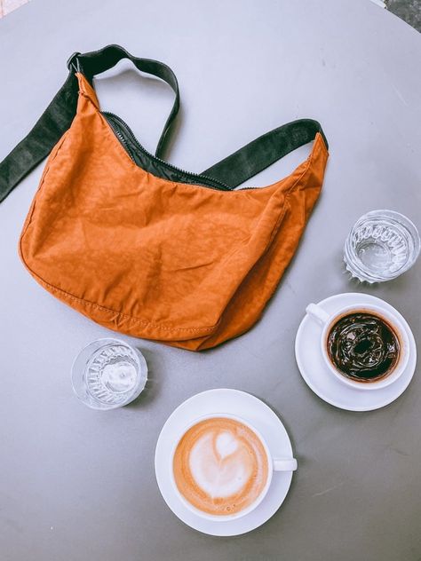 Baggu Crossbody Bag Outfit, Baggu Bag Outfit, Baggu Crescent Bag Outfit, Baggu Crescent, Baggu Bag, Baggu Duck Bag, Rental Home Decor, Baggu Bags, Bottle Sling