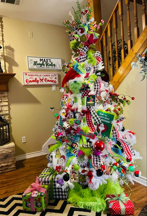 Grinchmas Tree, Grinch Designs, Grinch Christmas Tree Topper, Grinch Ideas, Grinch Decor, Christmas Tree Festival, Grinch Tree, Christmas Tree Decorations Ribbon, Grinch Stuff