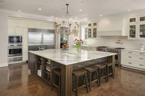 50 Best Kitchen Island Design Ideas | Kitchen Island Ideas | Foyr Large Kitchen Layout, Kitchen Layouts With Island, Kitchen Island With Sink, Unique Kitchen Design, Square Kitchen, Large Kitchen Island, Dream Kitchens Design, Kitchen Island Decor, Mercer Island