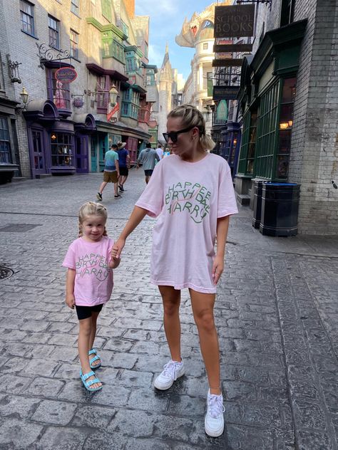 Cute Orlando Outfits, Matching Universal Outfits, Harry Potter World Outfit Summer, Universal Outfits Women, Universal Studios Orlando Outfit Summer, Cute Outfits For Universal Studios, Orlando Outfits Summer, Universal Studios Outfits Women, Universal Studios Outfit Harry Potter