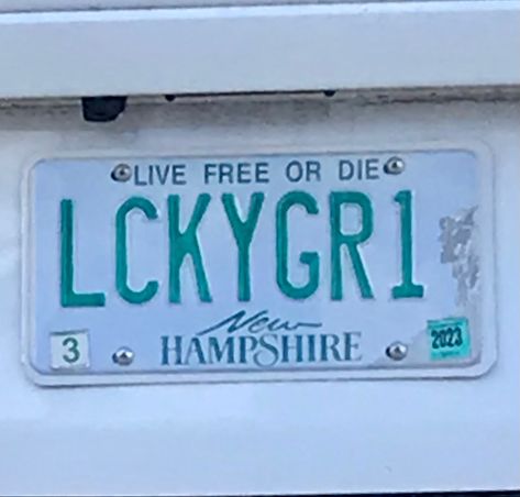 Funny License Plates, Lucky Girl Syndrome, Car Deco, Plate Ideas, Girly Car, Car Plates, Pretty Cars, Lucky Girl, Cute Cars