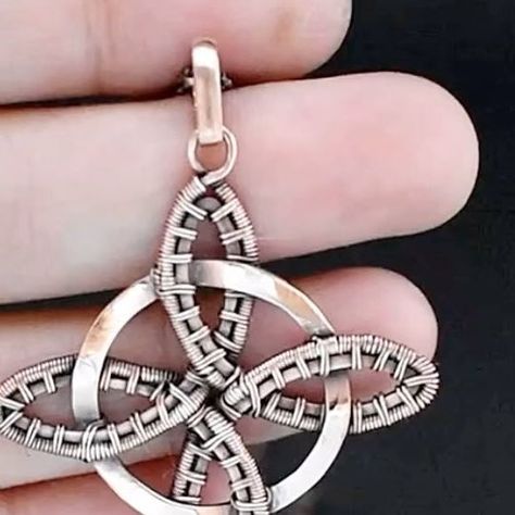 Handy Trendy on Instagram: "This is a one-level-up of my endless Celtic knot circle design. This witches knot pendant is made of copper wire in my endless style. Oxidized and polished for an antique look. This design is called a witches knot but I think this is the perfect symbol of 4 family members who are connected to each other. Check out this pendant in my Etsy shop. Shop link in bio.📲 . . . #wirewrap #wirewrapping #wirewrapped #wirewrappedjewelry #crystallover #oneofakind #oneofakind Celtic Knot Circle, Witches Knot, Witch Symbols, Copper Wire Art, 4 Family, Wire Wrapping Diy, Wire Jewellery, Wrap Jewelry, Pretty Nail Art