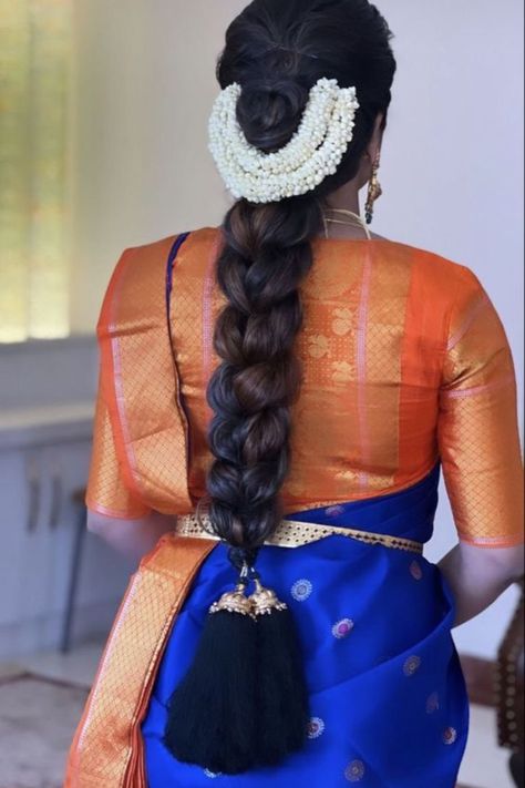 Introducing latest Bridal Hairstyles for South Indian Brides. #weddingbazaar #indianwedding #bridalhairstyle #southindianweddings #southindianbride #southindianhairstyleforsaree #southindianhairstylesimple #southindianhairstylebridal #southindianhairstyletraditional #southindianhairstylelehenga Muhurtham Hairstyle Bridesmaid, Traditional Muhurtham Hairstyle, Engagement Braided Hairstyles, Bride Hairstyles South Indian Wedding, Muhurtham Jadai Hairstyle, Hair Styles For Marriage, Muhurtham Hairstyle Indian, South Indian Hairstyles For Saree, Hairstyles For Weddings Indian