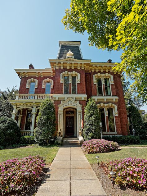 https://flic.kr/p/MEuizG | Second Empire Home in Franklin | Watson House, built c. 1881 in Franklin, Tennessee, in Second Empire, Victorian architectural style. Second Empire House Plans, Second Empire House, Empire House, Empire Architecture, Interesting Houses, Victorian Houses, Victorian Architecture, Victorian House, Gothic House