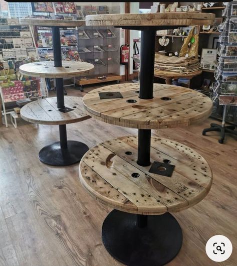 Wooden Spool Display, Boutique Counter Ideas Retail, Retail Display Furniture, Boutique Shoe Displays, Merchandise Display Ideas Retail Stores, Wooden Display Rack, Round Display Stand, Store Shelving Ideas Retail Displays, Farmhouse Store Display Ideas