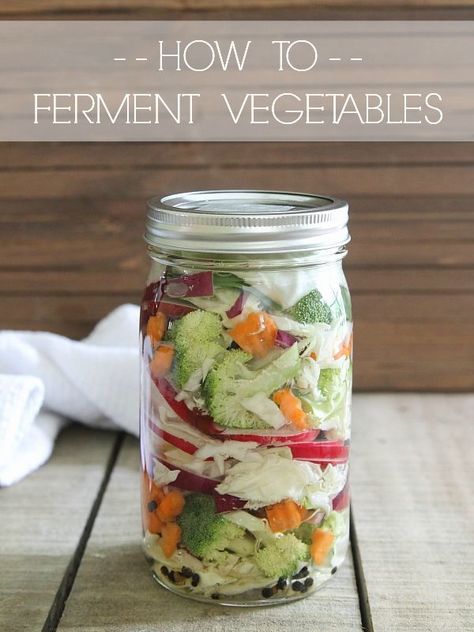 How to easily ferment vegetables for an excellent source of probiotics. How To Make Fermented Foods, Ferment Vegetables, Fermented Vegetables Recipes, Fermented Recipes, Pickled Foods, Fermented Veggies, Fermentation Recipes, Feel Energized, Fermented Vegetables