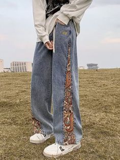 Diy Sew Clothes, Diy Wide Leg Jeans, Old Pants Diy, Diy Jean Top, Upcycle Jeans Refashioning, Make Pants Longer, Jeans Customization, Jeans Diy Ideas, Horseshoe Jeans