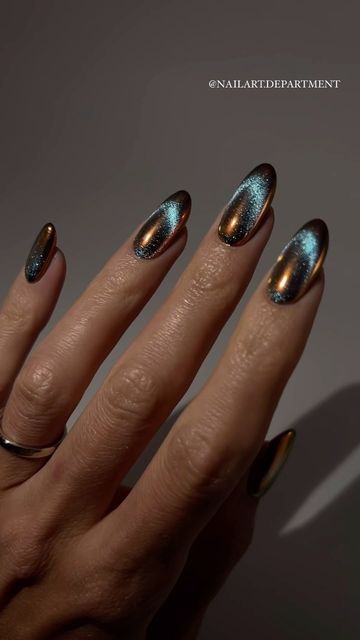 Cats Eye And Chrome Nails, Holographic Magnetic Nails, Cat Eye With Chrome Nails, Blue And Bronze Nails, Nails Cats Eye, Navy Cat Eye Nails, Cat Eye And Chrome Nails, Nail Almond Design, Irredecent Nail Designs