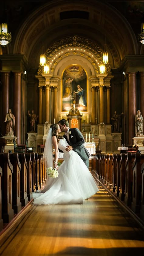 Catholic Church Wedding Photos, Alter Photography, Old Church Wedding, Church Wedding Photos, Church Wedding Photography, Wedding Photo List, Wedding Couple Pictures, Catholic Wedding Ceremony, Wedding Photography Checklist