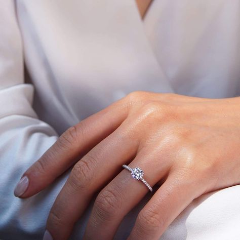 Small Dainty Engagement Rings Simple, Wedding Rings Silver Round, Simple Dainty Engagement Rings Silver, Simple Elegant Engagement Rings Silver, Classy Engagement Ring Silver, Simple Classy Engagement Rings, Elegant Engagement Rings Classy, Cortana Halo, Classy Engagement Ring