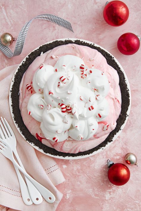 Peppermint Icebox Pie  - CountryLiving.com Christmas Dessert Pie, Peppermint Dessert, Dessert Pie Recipes, Delicious Christmas Desserts, Best Christmas Desserts, Icebox Pie, Christmas Pie, Christmas Desserts Easy, Festive Desserts