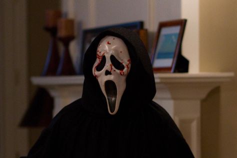 Ghostface Icons, Scary Movie 2, Neve Campbell, Horror Stuff, Random Aesthetics, Horror Movie Icons, Scream Movie, Photographie Inspo, Horror Movie Art