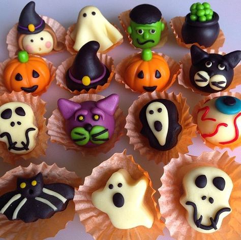 Marzipan - Found on Instagram Halloween Tea Party, Instagram Themes, Dessert Halloween, Halloween Dessert, Halloween Desserts, Instagram Theme, Halloween Celebration, Marzipan, Sweet Dress