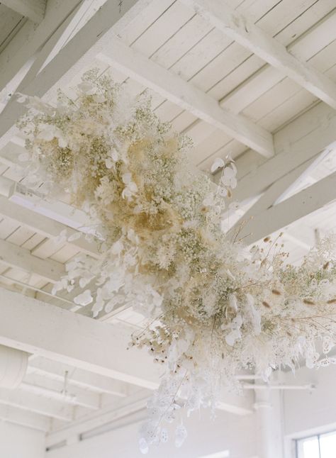 Ramadan 2024, Floral Installation, Modern Wedding Inspiration, Space Wedding, Mod Wedding, Wedding Organization, Plant Flower, Decoration Inspiration, Arte Floral