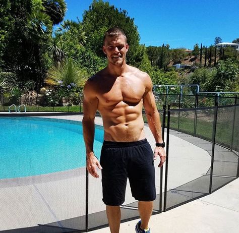 Alan Ritchson 4th Of July Pool Party, Alan Ritchson, Just Jared, Actor Model, Muscle Men, Celebrities Male, Pool Party, Mens Fitness, Celebrity Crush