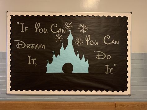 "If you can dream it, you can do it." - Walt Disney Disney Castle Elementary School Bulletin Board Disneyland Bulletin Board, Welcome Back To School Disney Theme, Disney Castle Bulletin Board, Disney Classroom Theme Preschool Free Printables, Disney Classroom Decorations Diy, Disney Inspired Bulletin Boards, Disney School Theme Ideas, Once Upon A Time Bulletin Board, Disney Bulletin Boards Classroom Themes