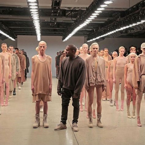 kanye west’s yeezy season 2 at new york fashion week (2015) - #kanyewest #ye #yeezy #yeezyseason #kanye #thelifeofpablo #yeezyboost #newyorkfashionweek #fashionweek #flawdforge Yeezy Fashion Show, Kanye West Photo, Vanessa Beecroft, Yeezy Season 1, Yeezy Season 2, Yeezy Season 3, Kanye Fashion, Kanye Yeezy, Kanye West Style