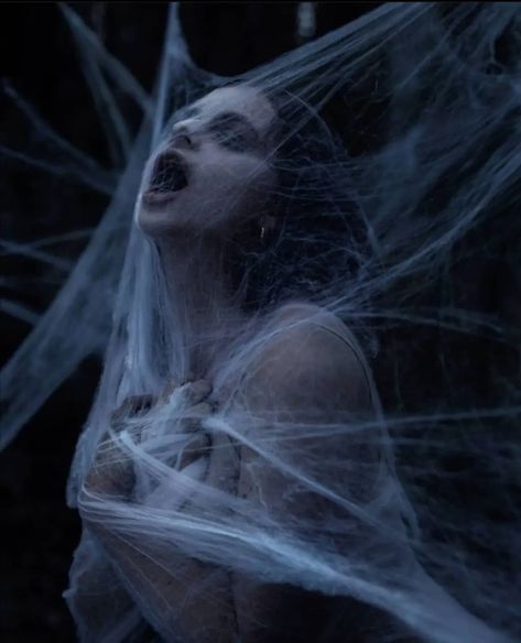 Deity Work, Horror Photography, Spider Queen, Halloween Photography, Halloween Photoshoot, Arte Inspo, Halloween Photos, Creepy Art, Dark Photography