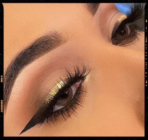 Makeup Looks Inspiration Gold Wing Makeup, Makeup Looks For Black And Gold Dress, Black Golden Makeup, Good And Black Makeup, Gold Black Makeup Looks, Gold Eyeshadow Looks Prom, Golden Eye Look, Black And Gold Dress Makeup, Black And Gold Wedding Makeup