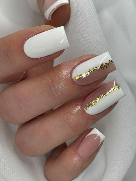 Classic White Nail Designs, White Gold Flakes Acrylic Nails, Off White Nails Acrylic Art Designs, Gel Nails Gold Foil, White And Gold Acrylic Nails Prom, Gel Nails Ideas White And Gold, Elegant White And Gold Nails, Gold Foil Nails White, Gold With White Nails