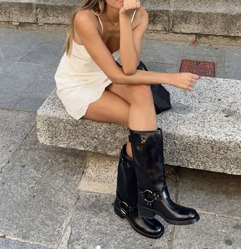 Ultimate Guide To Biker Boots: Styling Them All Year Round - BYSHAR Motorcycle Boots With Dress, Black Motorcycle Boots Outfit, Styling Calf Length Boots, Biker Boot Outfits For Women, Cool Black Boots, Summer Outfit Boots, Knee High Biker Boots Outfit, Moto Boots Outfit Summer, Black Moto Boots Outfit