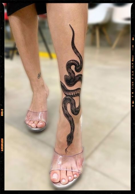 TATTOOS Snake Tattoos For Women, A Snake Tattoo, Tato Ikan Koi, Tato Suku, Tato Paha, Tattoo Snake, Pola Tato, Snake Tattoos, Snake Tattoo Design