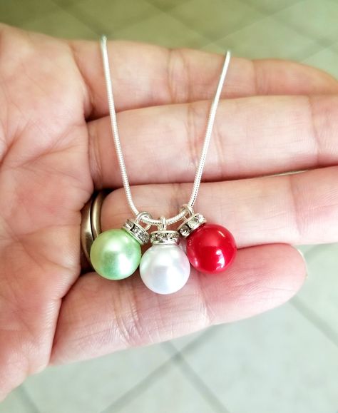 Christmas Necklace Ideas, Diy Christmas Jewelry Ideas, Christmas Necklace Diy, Christmas Jewelry Ideas, Ornament Necklace, Christmas Necklaces, Christmas Jewelry Diy, Ornament Earrings, Silver Christmas Ornaments