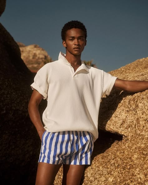 H&M Man (@hm_man) • Instagram photos and videos Greece Summer Outfits Men, Resort Shirt Outfit Men, Outfits For Beach, Summer Outfits Men Beach, Swim Outfit, Bday Outfits, Trendy Beachwear, Beach Outfit Men, Doggie Daycare