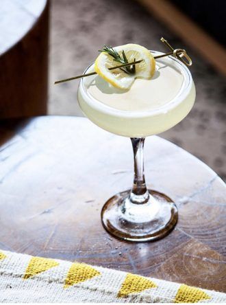 https://imbibemagazine.com/court-royale-gin-cocktail/ Lillet Blanc Cocktails, Best Gin Cocktails, Cocktail Garnishes, House In Los Angeles, Drink Garnishing, Pretty Cocktails, Best Gin, Gin Cocktail, Cocktail Garnish