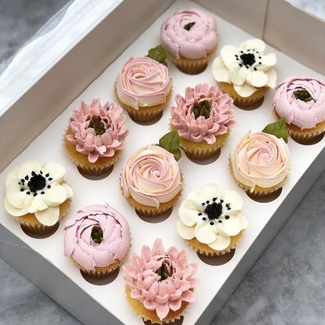 BRIDES Magazine on Instagram: “These bridal shower cupcakes are almost too pretty to eat! 🌸 Keyword: almost. 🧁| #regram: @cakesbyjanetaylor” Bridal Shower Cupcake Ideas, Bridal Cupcakes, Frosting Flowers, Spring Cupcakes, Shower Garden, Bridal Shower Cupcakes, Floral Cupcakes, Cupcake Art, Beautiful Cupcakes