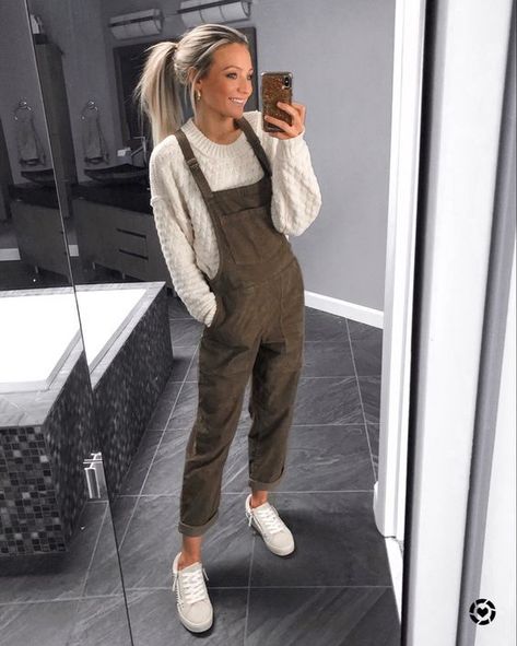 Sweater- https://amzn.to/3XPstKp Overalls- https://amzn.to/3IZApo9 Shoes- https://amzn.to/3kuOb7U Overalls Outfit Fall, Overall Outfit, Overalls Outfit, Church Outfits, Overalls Women, Look Vintage, Outfit Inspo Fall, Beauty And Fashion, Mom Outfits