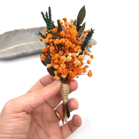 Burnt orange boutonniere, Flower Buttonhole, Groomsman boutonniere, Dried flower boutonniere, Rustic wedding, Eucalyptus orange boutonniere →Designed with real dried flowers, this elegant burnt orange baby breath boutonniere and boutonniere is a unique piece that will be perfect for your wedding. Our handmade rustic dried flower buttonholes are a great alternative to add a bohemian flair to your wedding. The boutonniere, which is compatible with real dried baby breath, is a beautiful souvenir for your special moments. →As your crowns are handmade, please expect some changes in your crowns, the placement and appearance will be slightly different. All my pieces are made with love and care. It is an original handmade product. → Customized orders are welcomed, if you want to buy more or differ Save Green And Burnt Orange Wedding, Marigold Boutineer, Autumn Button Holes Wedding, Baby Breath Boutonniere, Burnt Orange Boutonniere, Burnt Orange Wedding Flowers, Fall Boutonniere, Groomsman Boutonniere, Dried Flower Boutonniere