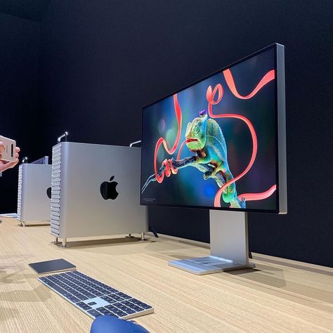 The all new Mac Pro and Pro Display XDR. Will you be picking either new release up? ? Imac Desk, Apple Pro, Hard Ware, Computer Desk Setup, Desktop Setup, Mac Ipad, Apple Technology, Newest Macbook Pro, New Mac