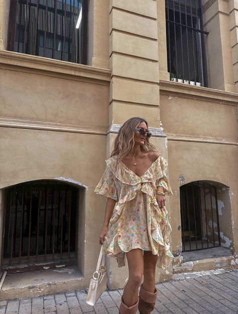 Euro Summer Inspiration for your Upcoming Holidays with @edi.bee Fun Fall Outfits, Boho Chic Outfits Casual, Bohemian Fashion Style, Modern Boho Clothing, Boho Chic Outfits Summer, Boho Fall Outfits, Bohemian Chic Outfits, Bohemian Style Clothing, Vibe Check