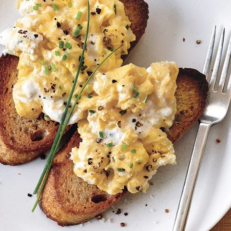 Odd Recipes, Healthy Cravings, Soft Scrambled Eggs, Compound Butters, Chives Recipe, Magic Kitchen, Ricotta Cheese Recipes, Fresh Ricotta, Chicken Honey