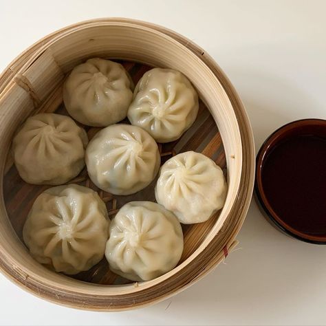 Korean Dumplings Aesthetic, Soup Dumplings Aesthetic, Korean Cuisine Aesthetic, Dumpling Aesthetic, Aesthetic Dumplings, Vegetable Aesthetic, Dumplings Aesthetic, Food Dumplings, Cute Dumpling