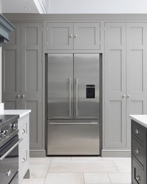 SA Designs on Instagram: “Perfect symmetry. - We love using the @fisherpaykel range of fridge freezers in our designs, one reason being how symmetrical they are.…” Small Kitchen Diner, Built In Fridge, Built In Fridge Freezer, Grey Shaker Kitchen, Pantry Layout, White Shaker Kitchen, American Fridge, Handleless Kitchen, Pantry Wall