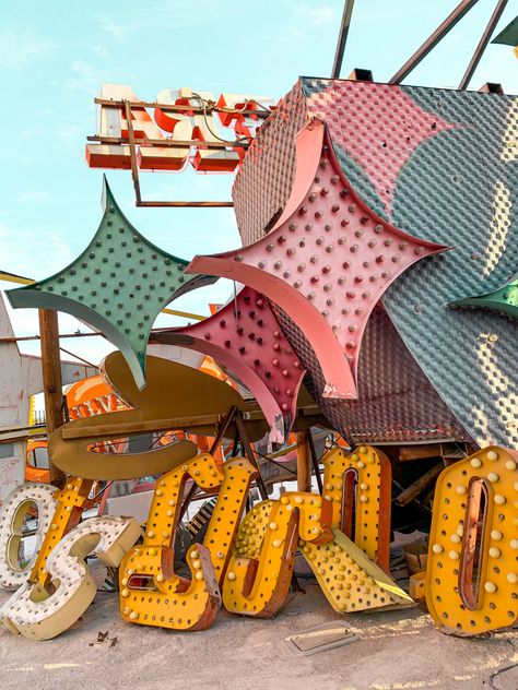 The Neon Museum Las Vegas Retro Las Vegas Aesthetic, Vegas Lights Aesthetic, The Neon Museum Las Vegas, Neon Graveyard Las Vegas, Neon Sign Museum Las Vegas, Vegas Neon Signs, Las Vegas Neon Signs, Retro Vegas Aesthetic, Vintage Las Vegas Aesthetic