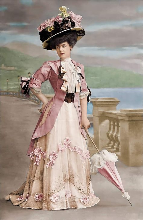 Exoticism Fashion, 1900 Fashion Women, Old Objects, Victorian Fashion Women, Edwardian Gowns, Belle Epoque Fashion, Unique Background, 1900 Fashion, 1900s Fashion