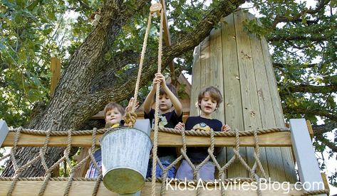 Tree House Deck, Kids Forts, Tree House Plans, Tree Fort, Tree House Diy, Tree House Kids, Cool Tree Houses, Cubby House, Tree House Decor