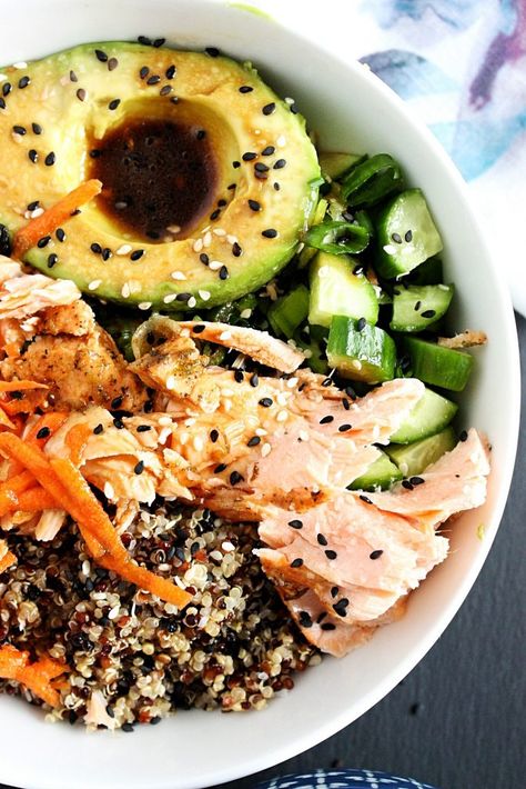 Recipe With Quinoa, Salmon Poke Bowl Recipe, Deconstructed Sushi, Best Quinoa Recipes, Salmon Poke Bowl, Salmon Quinoa, Poke Bowl Recipe, Best Lunch Recipes, Salmon Poke