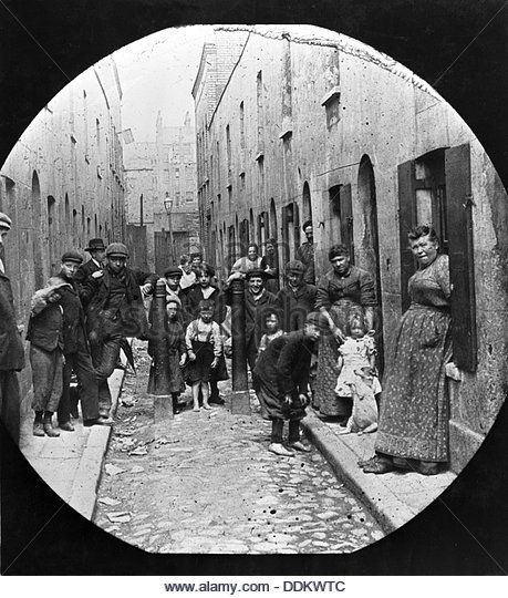 Residents of Little Collingwood Street, Bethnal Green, c1902. Artist: John Galt - Stock Image Victorian Life, Ancient Greek Architecture, London Areas, London History, London Pictures, Green Street, Bethnal Green, England And Scotland, Old London