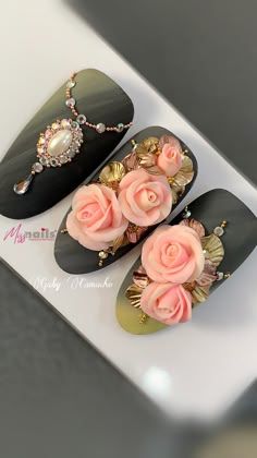 Crystal Placement, Nail Art Fleur, 3d Nail Designs, 3d Nail Art Designs, 3d Flower Nails, Bridal Nail Art, Art Deco Nails, Vintage Nails, Spring Nail Designs