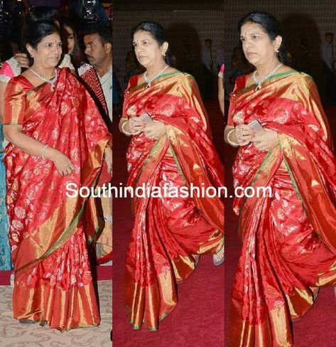 surekha in uppada saree Uppada Sarees, Uppada Pattu Sarees, Indian Celebrity, Haircuts Straight Hair, Gold Border, India Jewelry, South India, India Fashion, Bridal Saree